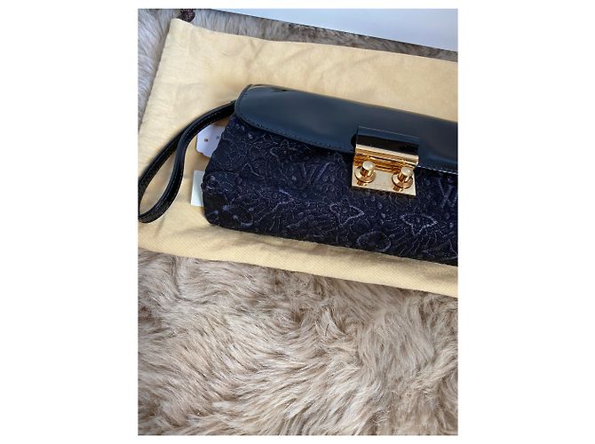 Clutch Louis Vuitton in pizzo e vernice nera Nero - vista 8