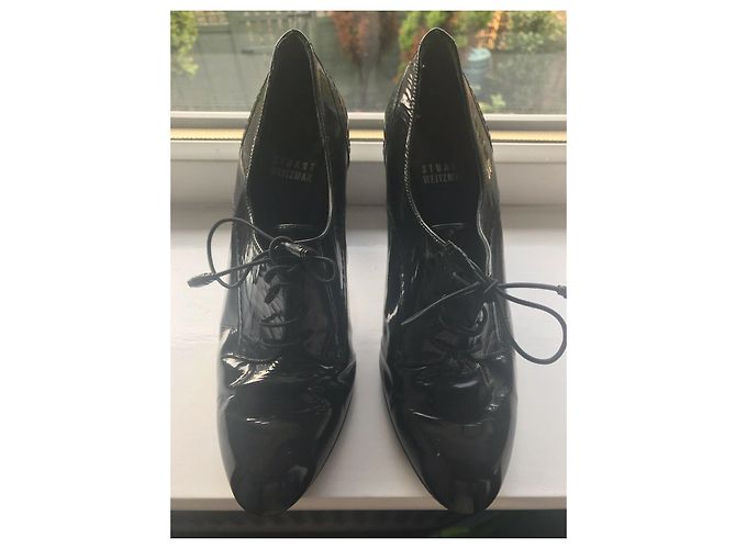 Stuart Weitzman Schwarze Lackschuhe mit gestapeltem Absatz - Ansicht 2