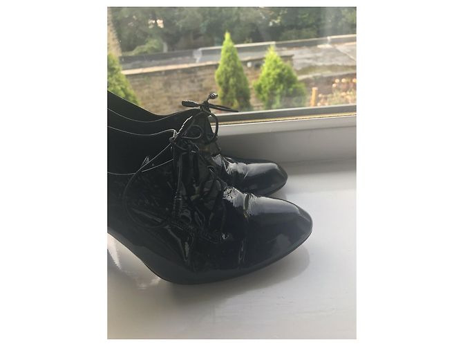 Stuart Weitzman Schwarze Lackschuhe mit gestapeltem Absatz - Ansicht 6
