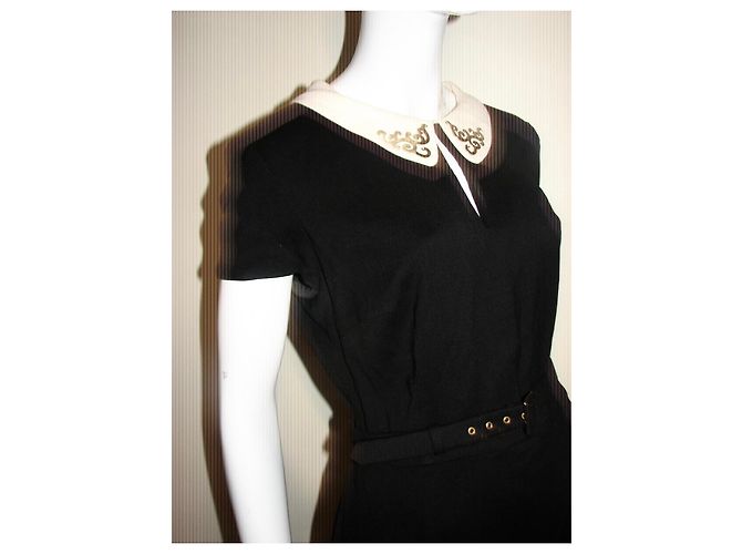 Escada kleines schwarzes Kleid mit Metallverzierung Weiß - Ansicht 4