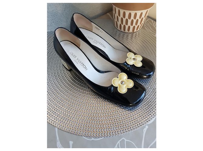 Louis Vuitton Ballerine in vernice nera 35.5 Nero - vista 2