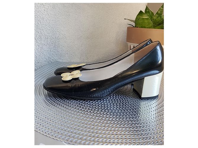Louis Vuitton Ballerine in vernice nera 35.5 Nero - vista 3