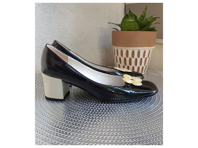 Louis Vuitton Ballerine in vernice nera 35.5 Nero - vista 4