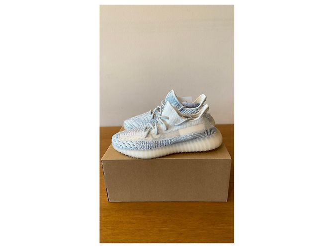 Yeezy Boost 350 V2 - vista 3