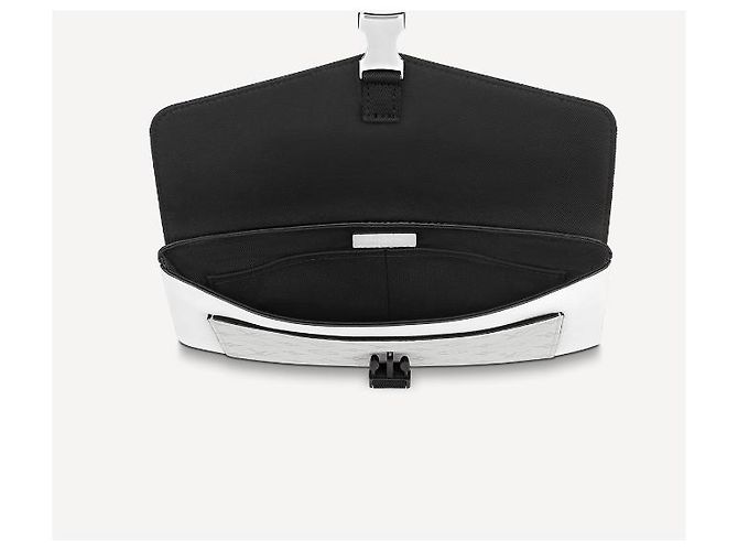 Louis Vuitton Messenger LV Outdoor Flap Bianco - vista 3