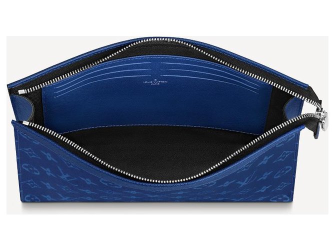 Louis Vuitton LV Pochette Voyage cobalto Blu - vista 2