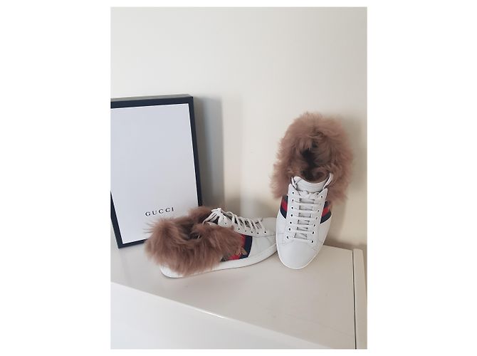 Baskets Gucci Ace blanches en cuir et fourrure - vue 2