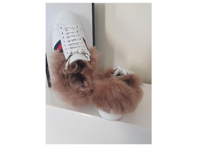 Baskets Gucci Ace blanches en cuir et fourrure - vue 6