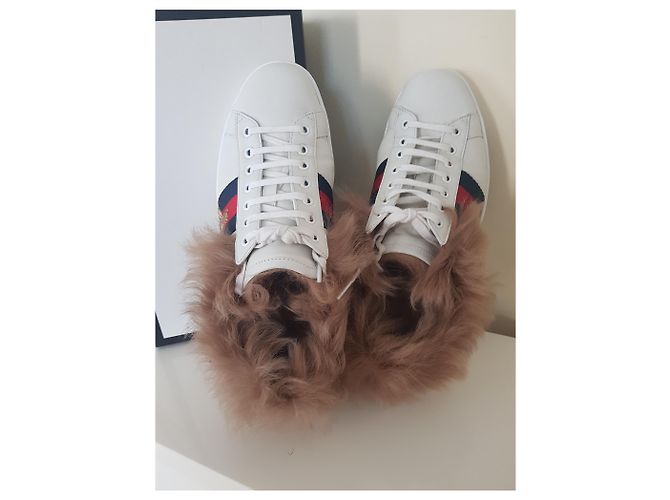 Baskets Gucci Ace blanches en cuir et fourrure - vue 7