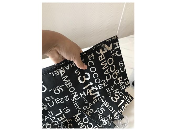 Borsa Chanel in tessuto stampato bianco e nero - vista 3