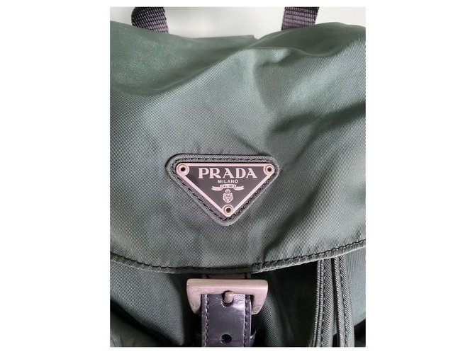 Vintage Prada Rucksack Schwarz Grün Silber Hardware - Ansicht 2