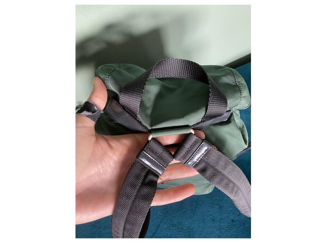 Vintage Prada Rucksack Schwarz Grün Silber Hardware - Ansicht 8
