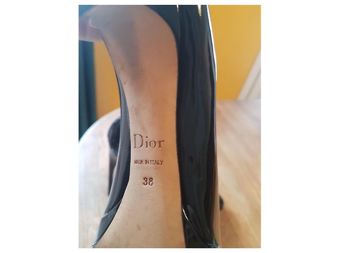 Décolleté Christian Dior Diorella in vernice nera Nero - vista 13