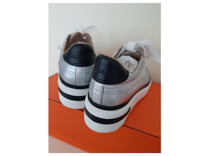 Hermès Polo Sneaker silbernes Nappa Leder - Ansicht 2
