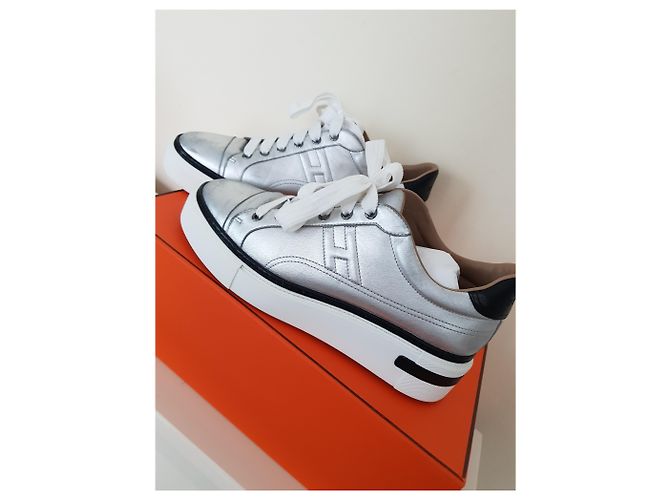 Hermès Polo Sneaker silbernes Nappa Leder - Ansicht 3