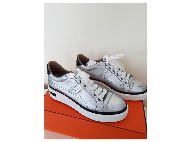 Hermès Polo Sneaker silbernes Nappa Leder - Ansicht 4
