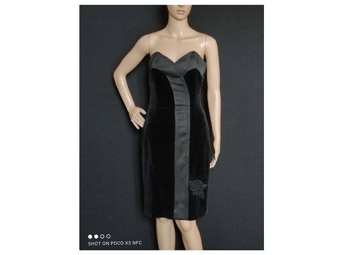 Yves Saint Laurent Etuikleid aus schwarzem Samt - Ansicht 5