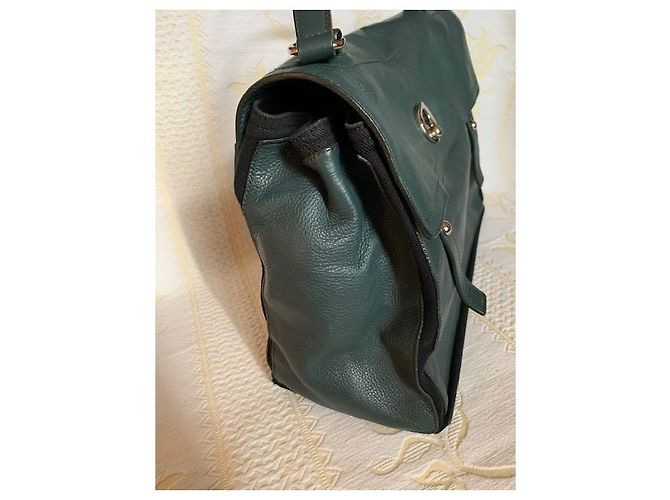 Yves Saint Laurent "Muse Two - vista 3