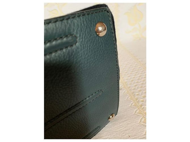 Yves Saint Laurent "Muse Two - vista 5