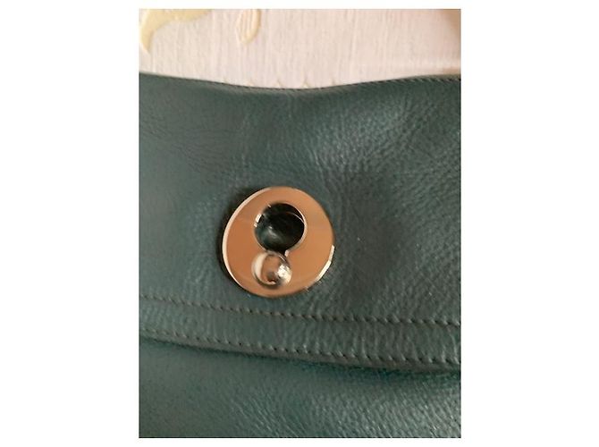 Yves Saint Laurent "Muse Two - vista 6