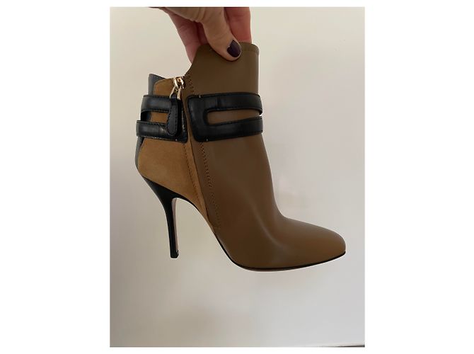 Botines Bally de cuero beige y marrón tacón 10cm - vista 3