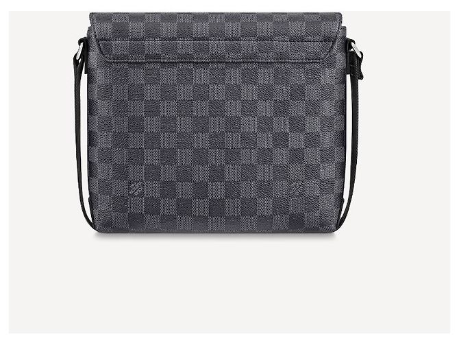Louis Vuitton LV District PM new Grey - view 2