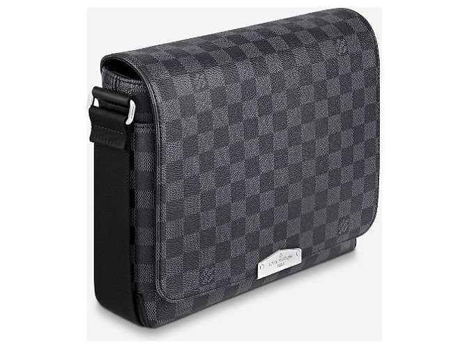Louis Vuitton LV District PM new Grey - view 5