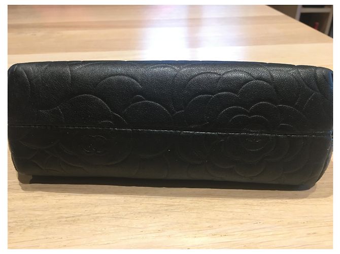 Pochette Chanel Camelia in pelle d agnello nera con logo CC dorato Nero - vista 5
