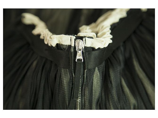Dolce & Gabbana D&G Minigonna a pieghe in seta bianca e nera Taglia 42 Nero - vista 5