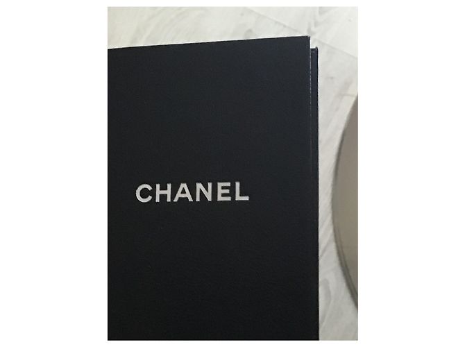 Relógio Chanel Première caixa de platina pulseira de couro acolchoado preto - vista 3