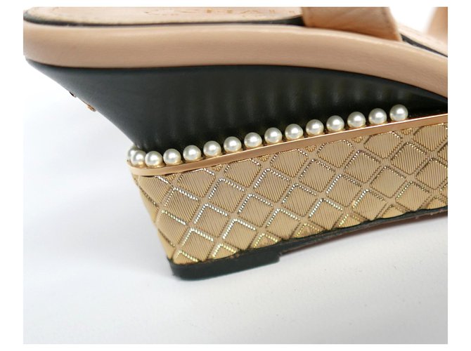 Chanel Zeppe con tacco in oro e perle Beige - vista 3