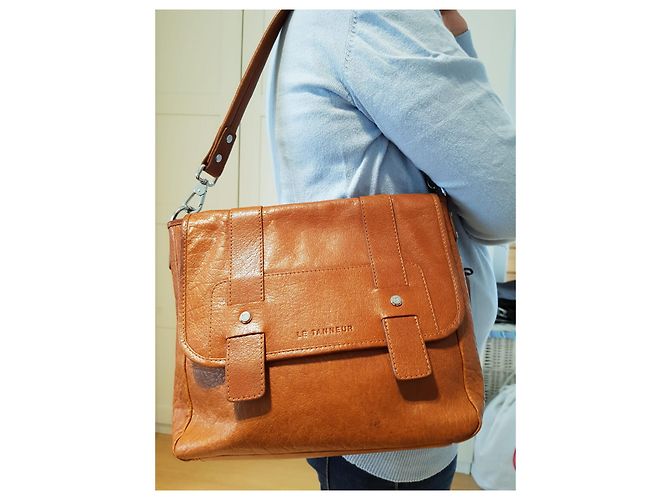 Borsa a tracolla Le Tanneur in pelle color cognac - vista 11