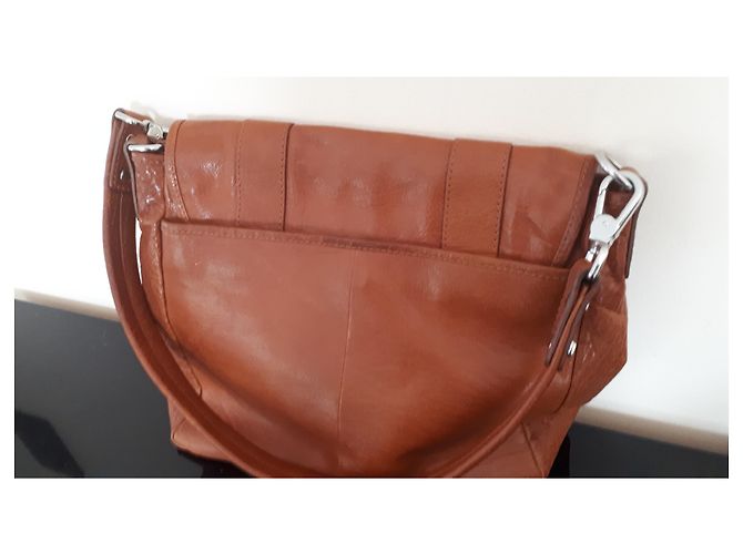 Borsa a tracolla Le Tanneur in pelle color cognac - vista 9
