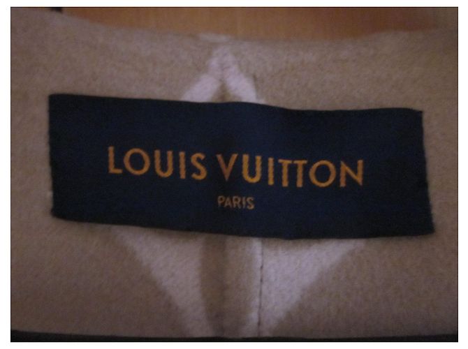 Louis Vuitton Giant Monogram Hooded Wrap Coat Beige - vista 6