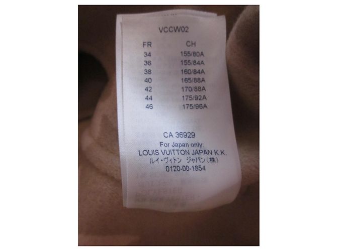 Louis Vuitton Giant Monogram Hooded Wrap Coat Beige - vista 9