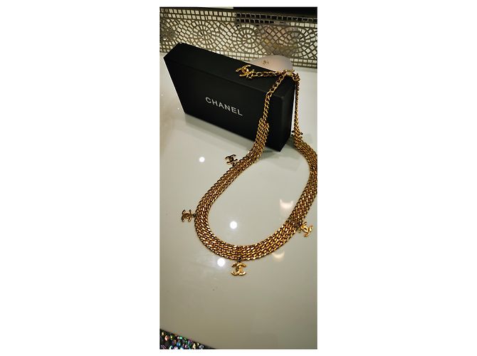 Cinturón Chanel de cadena dorada con colgantes C Dorado - vista 4