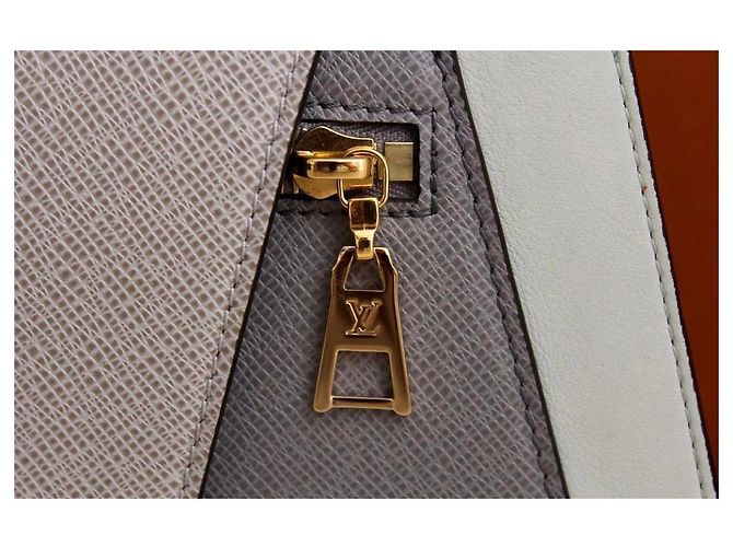 Borsa Louis Vuitton Trapeze in pelle verde scuro - vista 7