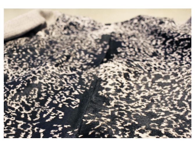 Fendi Giacca Lunga in Pelle di Vitello Nera e Bianco Nero Bianco sporco - vista 3