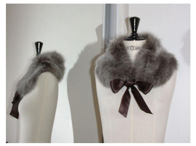 Autre Marque Cuello de piel de zorro gris topo con cinta de raso marrón - vista 2