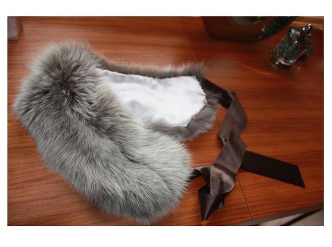 Autre Marque Cuello de piel de zorro gris topo con cinta de raso marrón - vista 3