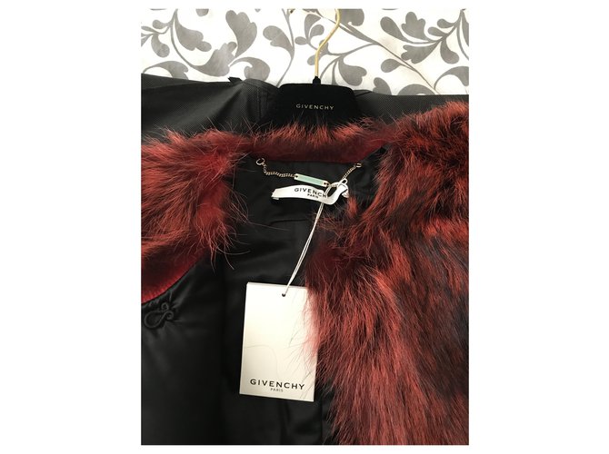 Givenchy Mantella Giacca in Pelliccia di Procione Nero e Rosso - vista 3
