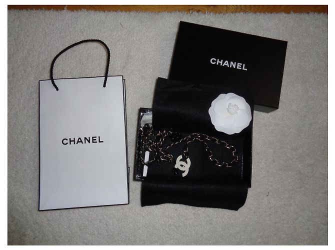 Cintura Chanel Camelia in catena e pelle nera e bianca Nero - vista 11