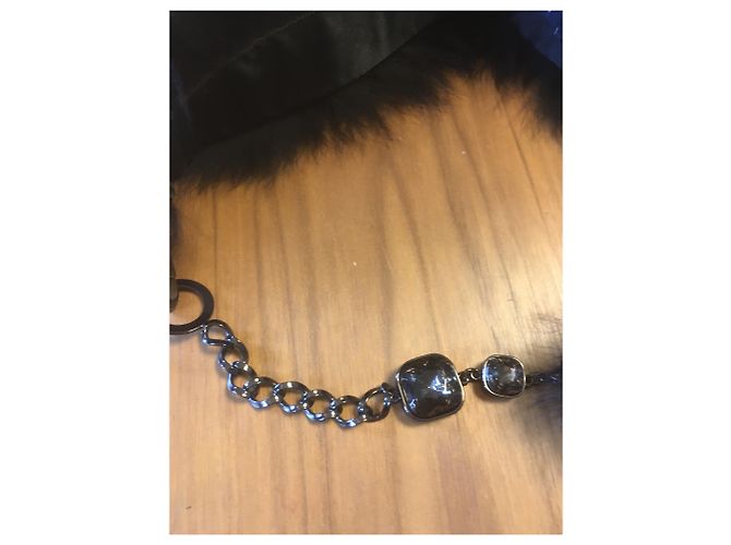 Collo di pelliccia nero Max Mara con cravatta gioiello - vista 2