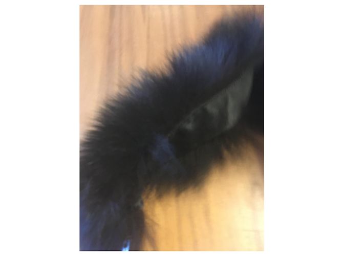 Collo di pelliccia nero Max Mara con cravatta gioiello - vista 3