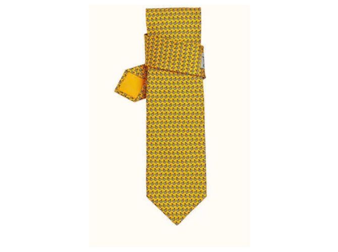 Cravatta Hermès Toupie or not Toupie in seta gialla Giallo - vista 7