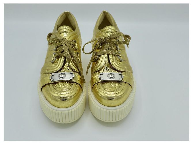 Chanel Creepers in pelle metallizzata oro D'oro - vista 2