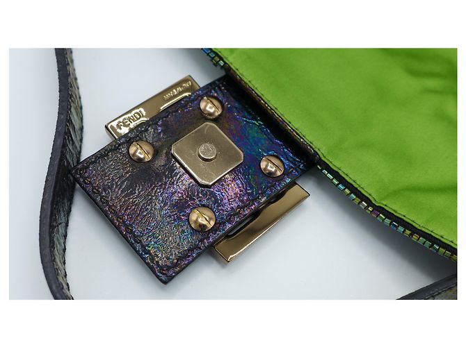 Fendi Baguette Pavão Bordado Multicor e Miçangas Cetim - vista 6