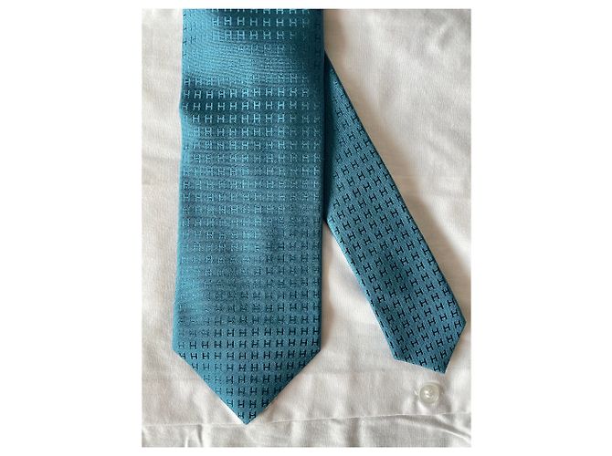 Cravatta Hermès Façonnée H in seta blu e verde chiaro - vista 2