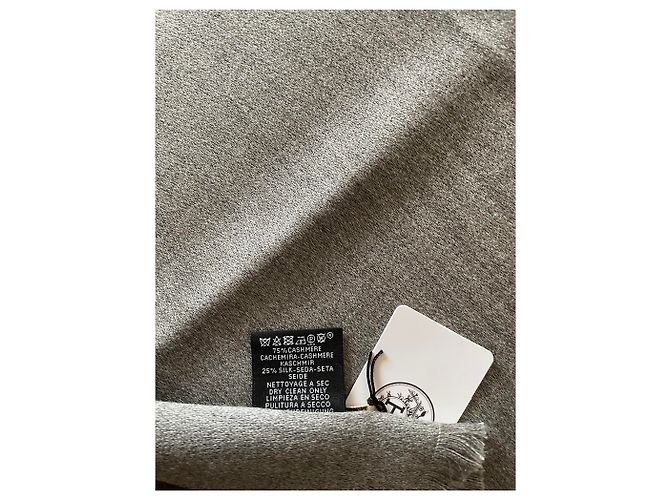 Hermès Carré H 120 bandiera Beige Grigio - vista 11