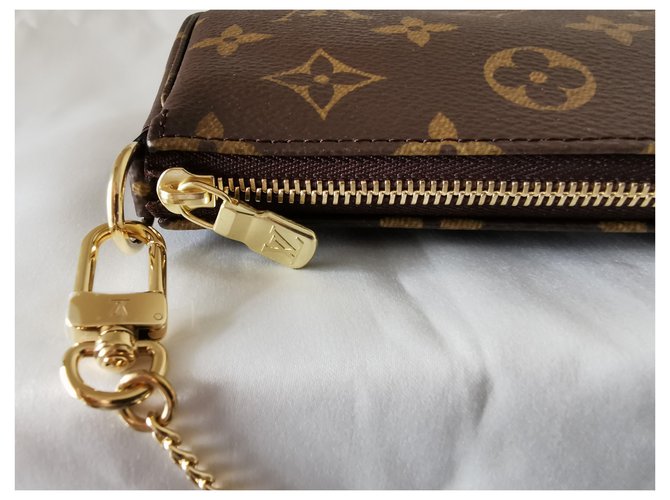 Louis Vuitton Mini custodia per accessori con monogramma Gold hardware - vista 10